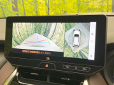 【パノラミックビューモニター】専用のカメラにより、上から見下ろしたような視点で360度クルマの周囲を確認することができます☆死角部分も確認しやすく、狭い場所での切り返しや駐車もスムーズに行えます。