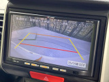 【バックカメラ】駐車時に後方がリアルタイム映像で確認できます。大型商業施設や立体駐車場での駐車時や、夜間のバック時に大活躍!運転スキルに関わらず、今や必須となった装備のひとつです!
