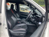 運転席・助手席です