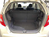 【トランク】積み込みやすくて、たっぷり積める荷室です。シートアレンジできるものは、乗車人数と荷物の量や大きさによってシートを動かすことができるので、より快適なドライブが可能です!