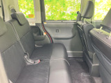 運転席側後部座席