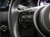 ハンドルにはオーディオ操作用スイッチが付いており、ハンドルから手を放さずにオーディオの操作ができるようになっております。
