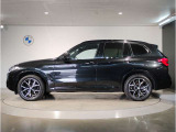 BMWではロングホイールベースの採用をしており、すべての車種に適用され、走行中の安定感の向上されております。また室内空間の広さにも貢献しております。
