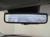 車両後方の視界をクリアに映し出す「デジタルインナーミラー」搭載です。