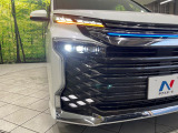 【LEDヘッドライト】悪天候や夜間走行時も良好な視界を確保し安心して運転できる高輝度LEDヘッドライトを装備!点灯速度が早く、消費電力も抑えられています。