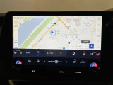 G-Link契約でご利用いただけるセンター通信型のナビ機能「コネクティッドナビ」を装備。従来のナビゲーションよりもリアルタイムな情報提供を可能にしました。