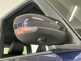 【ウインカーミラー】方向指示器をミラーのランプに点灯。対向車への視認性を高め、安心安全な方向転換をサポートします♪