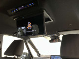 フリップダウン後席モニターはお子様に大人気です♪長距離ドライブや渋滞でも退屈しませんね!