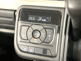 【オートエアコン】一度お好みの温度に設定すれば、車内の温度を検知し風量や温度を自動で調整。暑い&hellip;寒い&hellip;と何度もスイッチ操作をする必要はありません。快適な車内空間には必須の機能ですね♪
