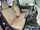 運転席まわりには十分なスペースがあり、大柄な方でもゆったり運転していただける環境です。