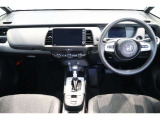 操作性に優れた運転席となります!小物入れや各ボタンの配置にこだわり、使いやすいです!座り心地もよく視認性も良好なのでロングドライブもお任せ下さい!