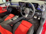 メルセデスのシートは、少し硬めに出来ておりますので、長時間の運転でも疲れにくく、安全にドライビングをお楽しみ頂けます