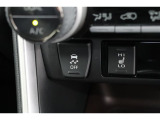 【シートヒーター】 シートの座面などヒーターで暖めてくれる。寒い冬には快適な機能