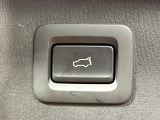 【パワーバックドア】スマートキーや運転席のボタンを押すだけでリアゲートが自動で開閉します!荷物を持っている時や、高い位置にあるバックドアを閉める際に便利な機能です♪
