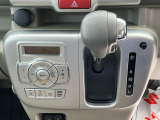 設定した温度に自動調整【オートエアコン】★車内を快適に保ちます♪足元すっきりの【インパネシフト】!