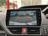 バックガイドモニターで、後方を確認しながら安心して駐車することができます。運転初心者も熟練者も必須の機能ですよ!
