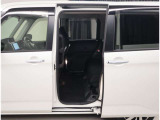 お車の取扱説明書・メンテナンスノート(記録簿)も御座います。トヨタのディーラーで安心を買って下さい。当社は無理な勧誘は致しません。まずはお客様からのお問い合わせを心よりお待ちしております。
