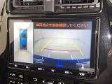 後方の見える安心をお届けするバックガイドモニター付:バックするときのアシストラインもあって楽々バック!車庫入れや縦列駐車をサポートし、苦手な駐車も安心です!今やもう手放せない装備ですネ♪