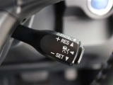 クルーズコントロール付きで高速道路走行での疲労を軽減します。