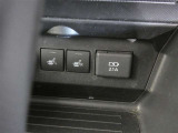 運転席と助手席には寒い時にうれしいシートヒーターが装備されてます。