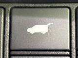 【パワーバックドア】スマートキーや運転席のボタンを押すだけでリアゲートが自動で開閉します!荷物を持っている時や、高い位置にあるバックドアを閉める際に便利な機能です♪