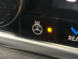 【ステアリングヒーター】冬場に冷たくなりやすい革巻きステアリングを、スイッチ一つで素早く適温に!エアコンよりも早く温まってくれるので、寒い日の運転も快適になりますね♪