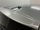ルーフスポイラーに色あせあります。