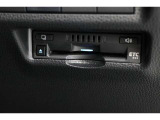 【ETC】 高速道路料金所での小銭の出し入れや雨天時における窓の開け閉めなどの煩わしさが解消できます。料金所の通過もスムーズで快適ですよ。