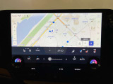 G-Link契約でご利用いただけるセンター通信型のナビ機能「コネクティッドナビ」を装備。従来のナビゲーションよりもリアルタイムな情報提供を可能にしました。