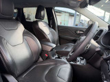 自動車保険について。正規ディーラーだけの特別なブランド保険に加入いただけます。基本補償に加え5つの項目をカバーする「プレミアムプラス」と、長期契約による安定した保険料で、さらなる安心と満足を提供します