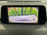 【バックカメラ】駐車時に後方がリアルタイム映像で確認できます。大型商業施設や立体駐車場での駐車時や、夜間のバック時に大活躍!運転スキルに関わらず、今や必須となった装備のひとつです!