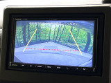 【バックカメラ】駐車時に後方がリアルタイム映像で確認できます。大型商業施設や立体駐車場での駐車時や、夜間のバック時に大活躍!運転スキルに関わらず、今や必須となった装備のひとつです!