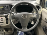 インテリアに合わせたデザインのステアリングは、運転される方のことも考え、運転しやすい形状、大きさです。是非一度、実際に触ってお確かめください。