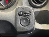 【電動格納ミラー】運転席のスイッチで、ドアミラーの開閉や角度の調整ができます。
