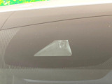 【トヨタセーフティセンス】走行中に前方の車両等を認識し、衝突しそうな時は警報とブレーキで衝突回避と被害軽減をアシスト。より安全にドライブをお楽しみいただけます。
