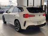 BMWらしいスポーティさとSUVの力強さを融合したデザインは、毎日のドライブをより特別なものにしてくれます。