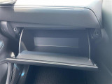 【グローブボックス】大容量のグローブボックスです!!車検証ケース他、日頃使う小物類の収納スペースもたくさんあります!
