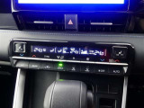 左右独立温度コントロールフルオートエアコンです。運転席、助手席それぞれで独立して温度設定ができます。冷え性の方が乗っても安心ですね♪