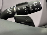 【パドルシフト】ハンドル裏の変速機を操作することで、D4、D3、D2といったギアにスムーズにシフトダウンできます。Sレンジでは、よりスポーティな走行を楽しむためのモードとして機能します。