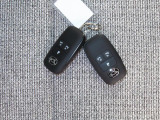 電子キーをポケットやカバンに入れているだけで、ドアの開錠・施錠が行えます。荷物を抱えていてもラクラク開閉です。エンジン始動も行えます。