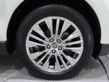 タイヤサイズは(225/55R19)で純正アルミホイールです。