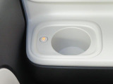 ホッとカップホルダーが運転席・助手席にあります。ホットドリンクをちょうど良い温度でキープしてくれる保温機能付で嬉しいです。