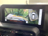【パノラミックビューモニター】専用のカメラにより、上から見下ろしたような視点で360度クルマの周囲を確認することができます☆死角部分も確認しやすく、狭い場所での切り返しや駐車もスムーズに行えます。