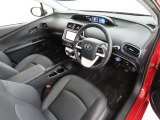 シンプルで使いやすいデザインの運転席です。