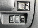 【電動格納ミラー】サイドミラーは電動格納式となっており、狭い駐車場でもキズがつくリスクを抑えられます。