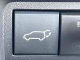 【パワーバックドア】スマートキーや運転席のボタンを押すだけでリアゲートが自動で開閉します!荷物を持っている時や、高い位置にあるバックドアを閉める際に便利な機能です♪