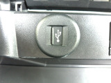 便利な充電用USBジャックも付いています。