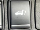 【パワーバックドア】スマートキーや運転席のボタンを押すだけでリアゲートが自動で開閉します!荷物を持っている時や、高い位置にあるバックドアを閉める際に便利な機能です♪