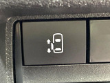 【パワースライドドア】スマートキーや運転席のスイッチでスライドドアの開閉が可能♪電動だから力を入れてドアを開ける必要が無く、小さいお子様でも、重い荷物を持っている時もラクに開け閉めできます♪