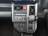 オートエアコンで暑い夏も寒い冬も快適な車内で運転出来ます。運転席・助手席シートヒーター付。冬場でも心地良く運転出来ます。